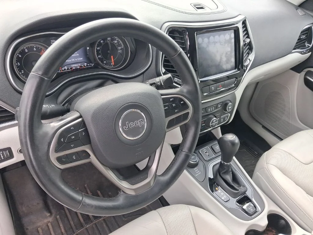 Used 2019 Gray Jeep Limited image 11