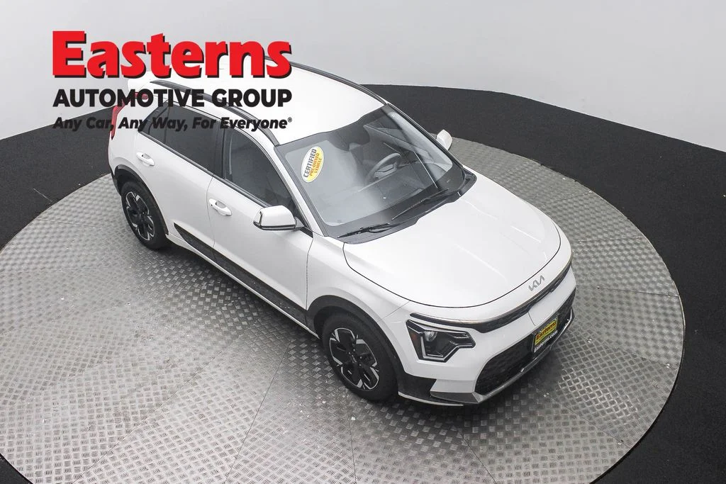 Used 2023 White Kia Wind image 3