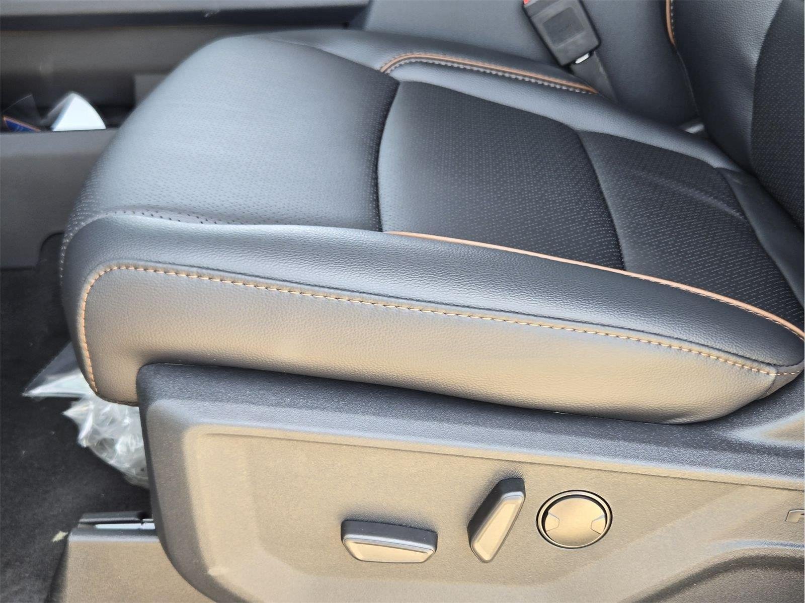 New 2026 Agate Black Metallic Ford F-250® Lariat® image 16