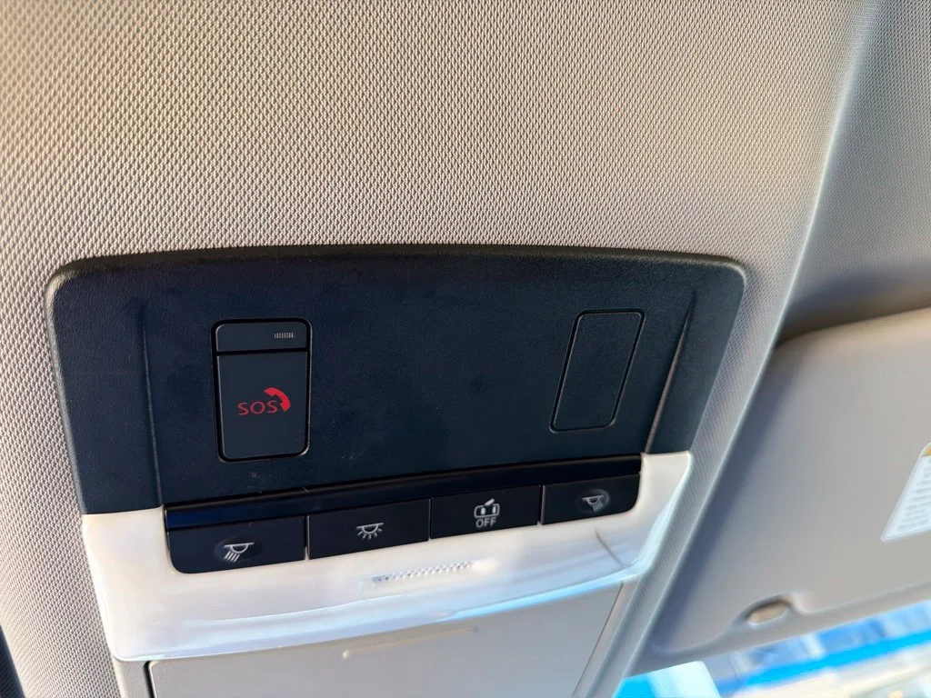 Used 2025 White Nissan SV image 27