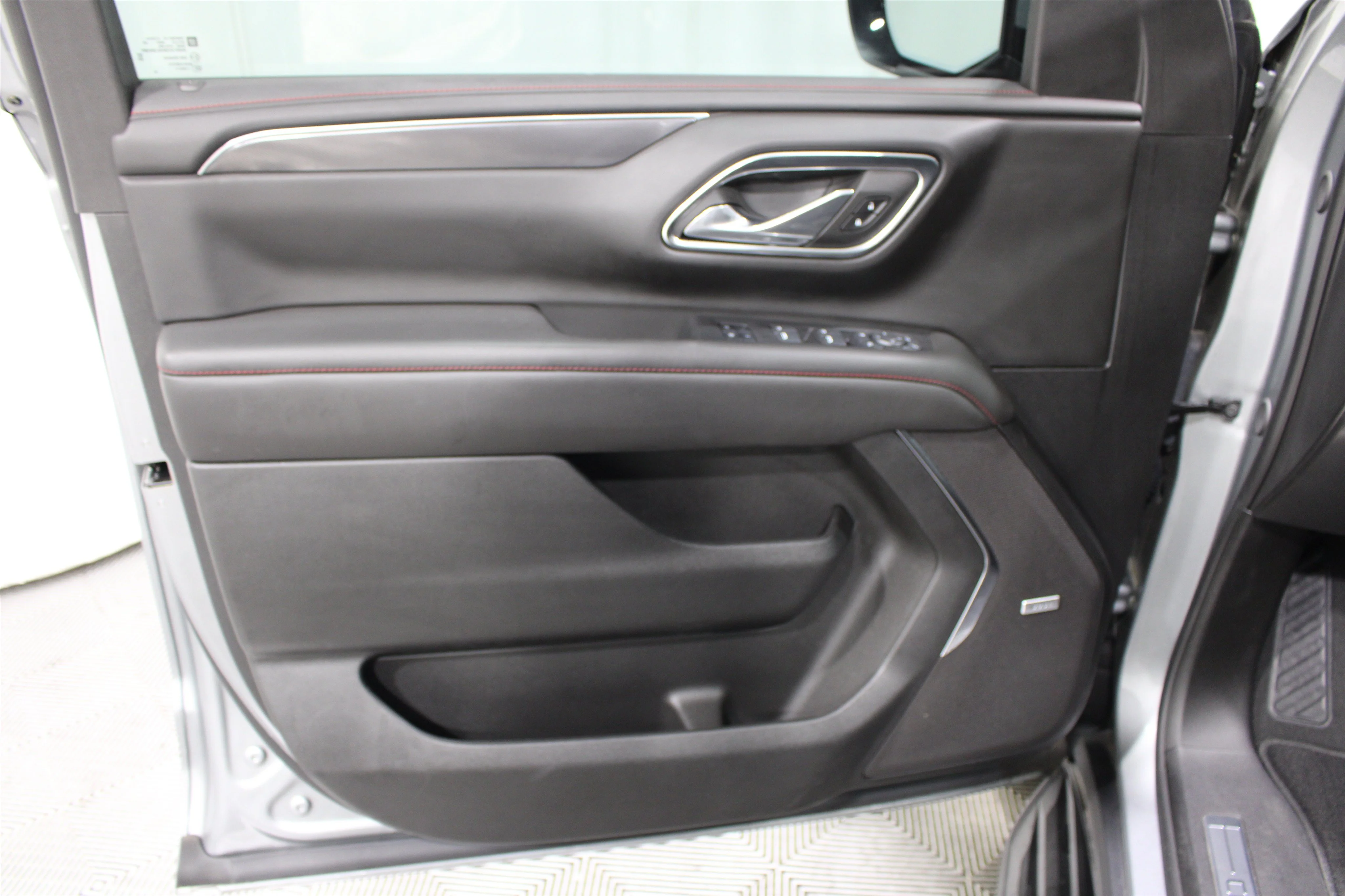 2024 Chevrolet Suburban RST - Photo 6