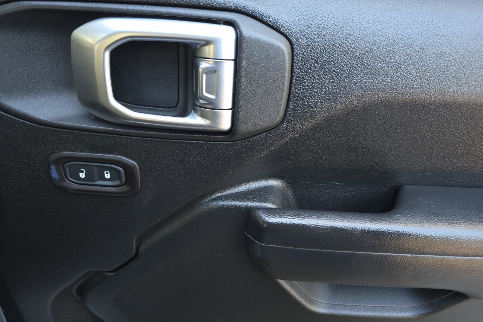 Used 2020 Silver Jeep Sport image 19