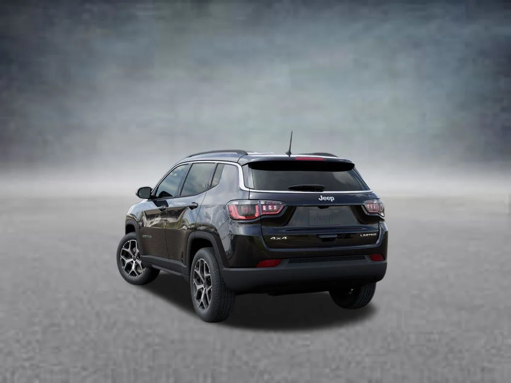 New 2026 Diamond Black Crystal Pearl-Coat Exterior Paint Jeep Limited image 3