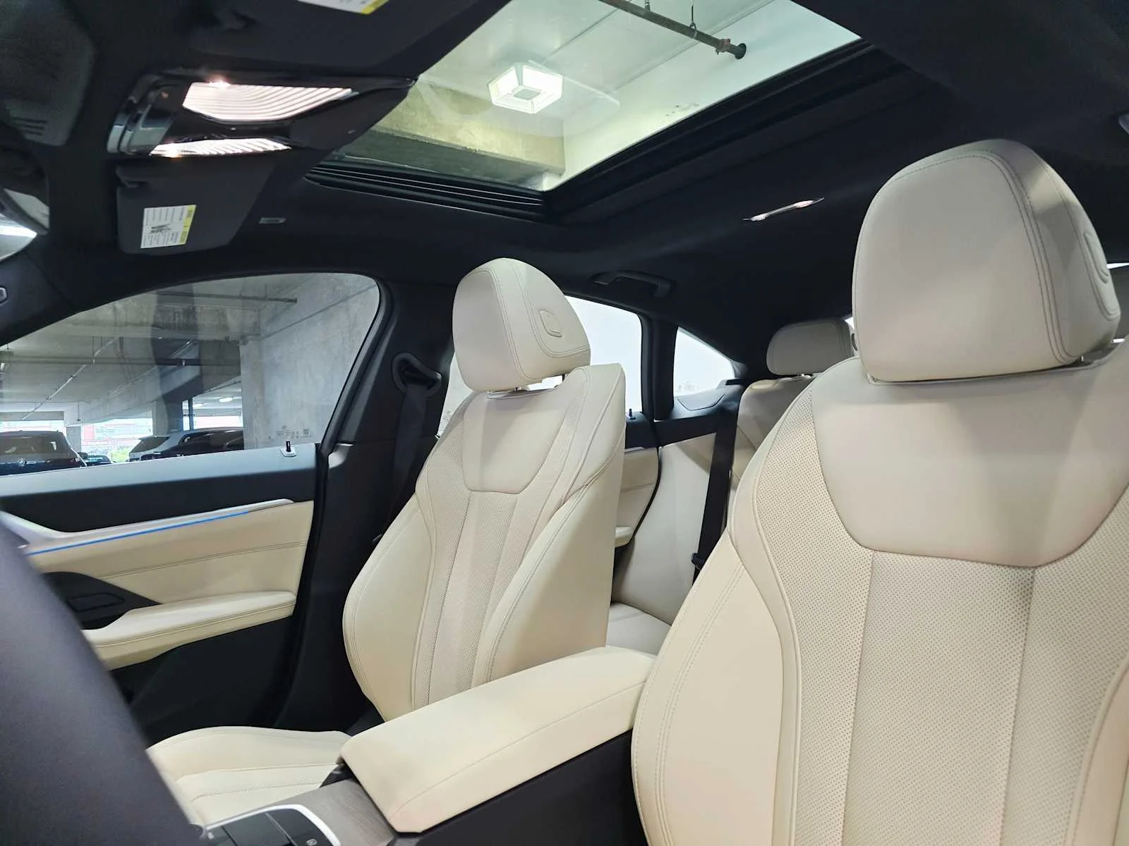 New 2026 Mineral White Metallic BMW xDrive40 image 25