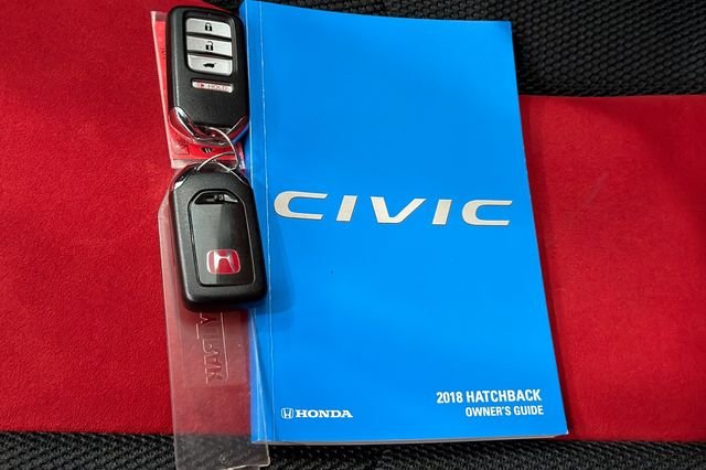Used 2018 Polished Metal Metallic Honda Touring image 13