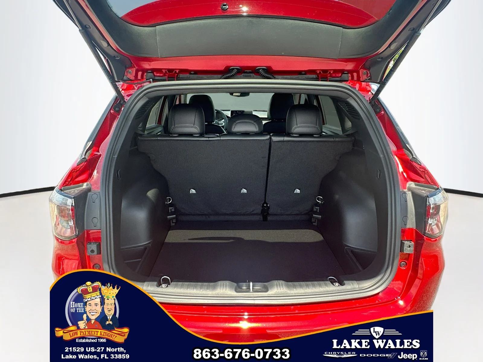 New 2026 Red Hot Pearl-Coat Exterior Paint Jeep Latitude image 24