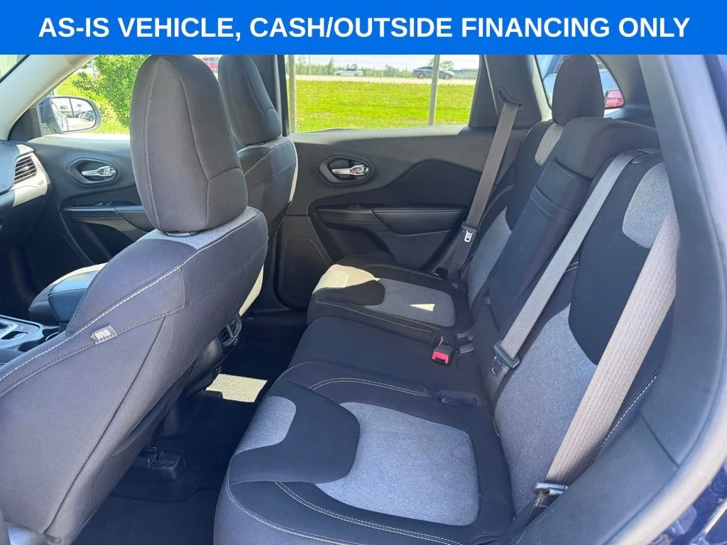 Used 2014 True Blue Jeep Latitude image 12