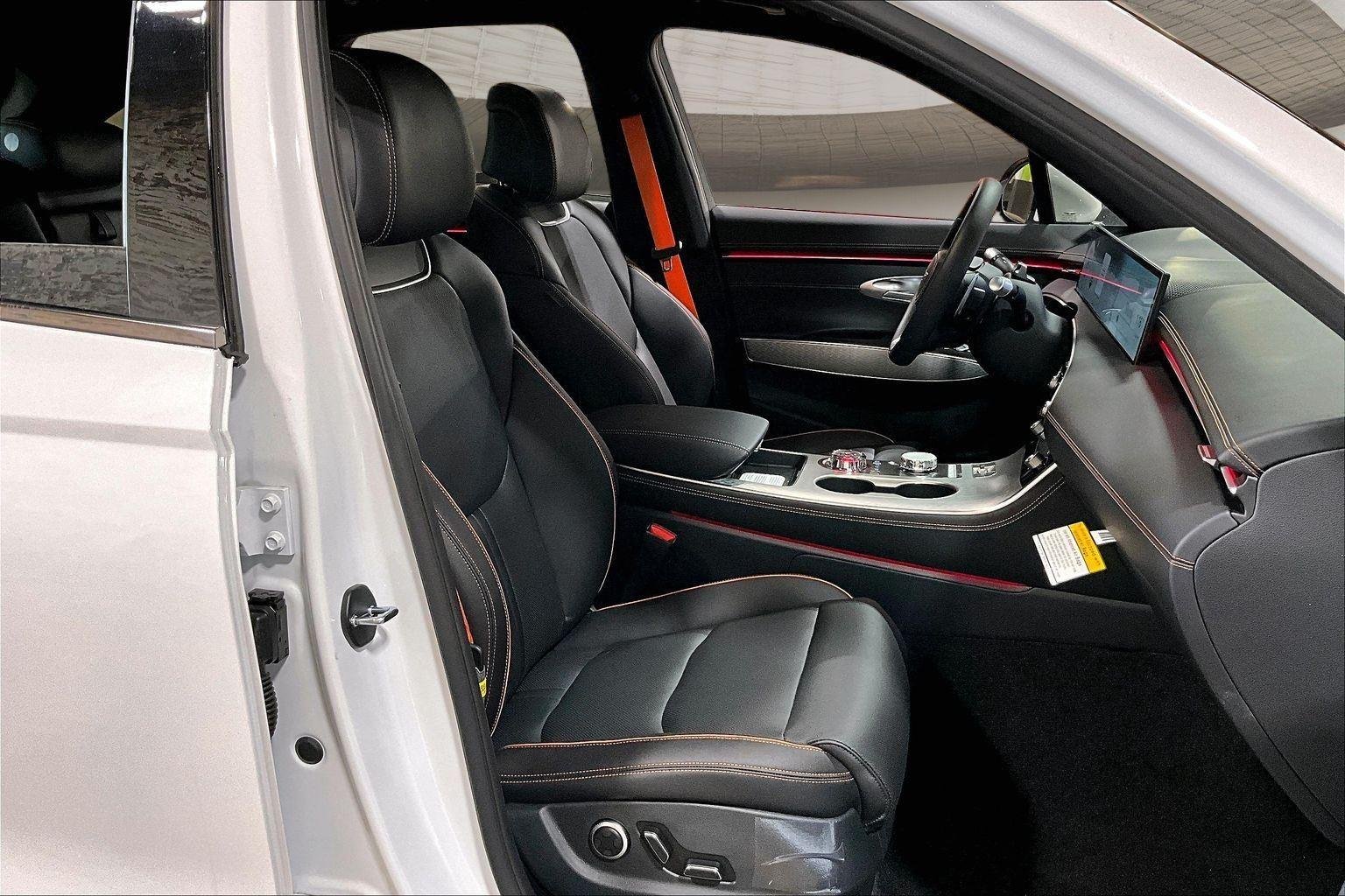 New 2026 Uyuni White Genesis 2.5T SPORT PRESTIGE image 12
