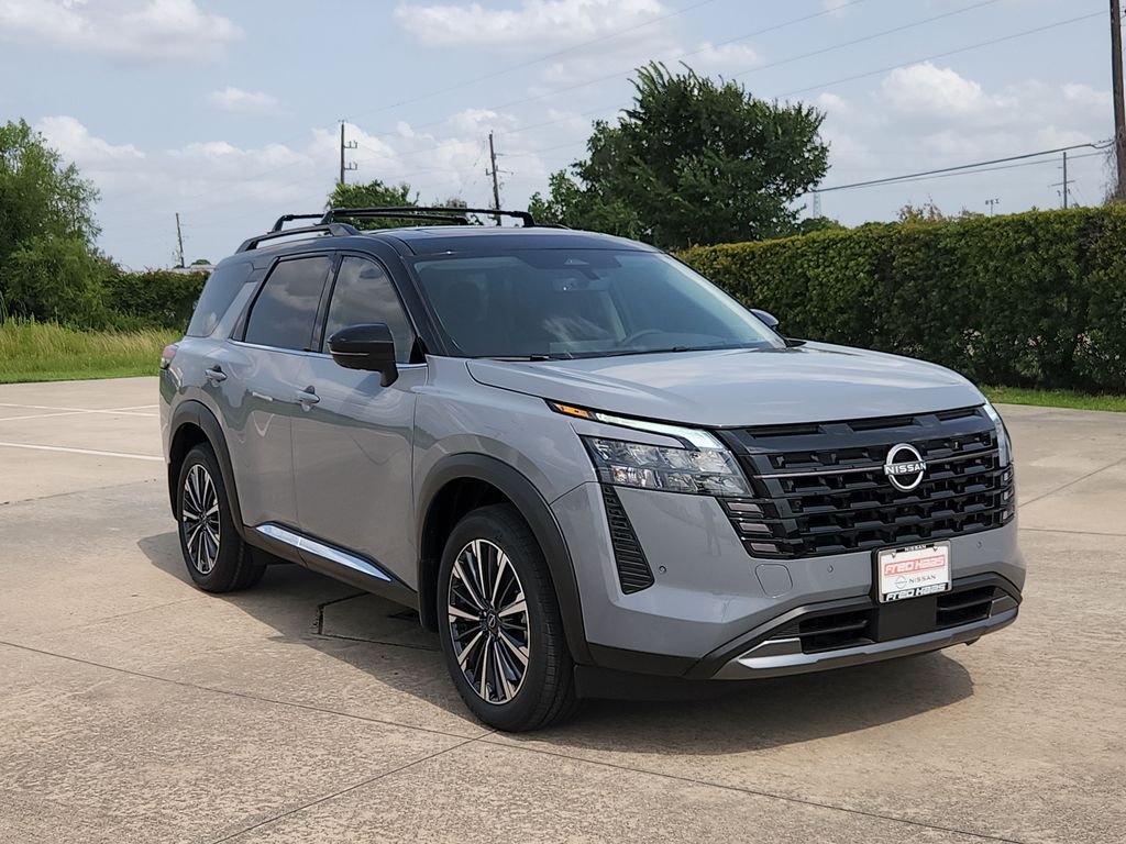 New 2026 Boulder Gray Pearl / Super Black Two-tone Nissan Platinum image 3