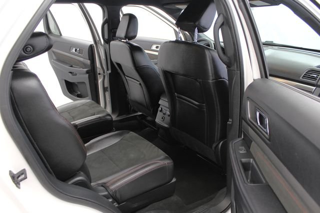 Used 2018 White Platinum Tri-Coat Metallic Ford XLT image 16