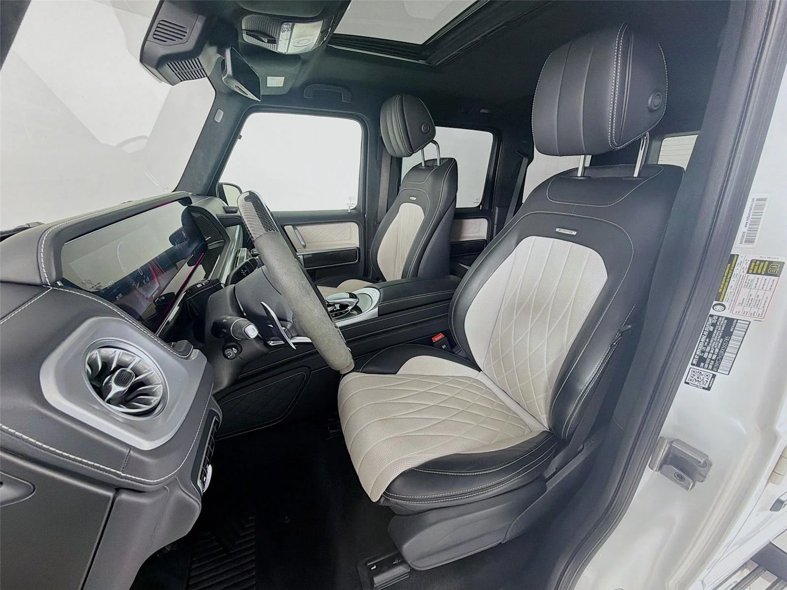 Used 2024 MANUFAKTUR Moonlight White Magno Mercedes-Benz AMG® G 63 image 5