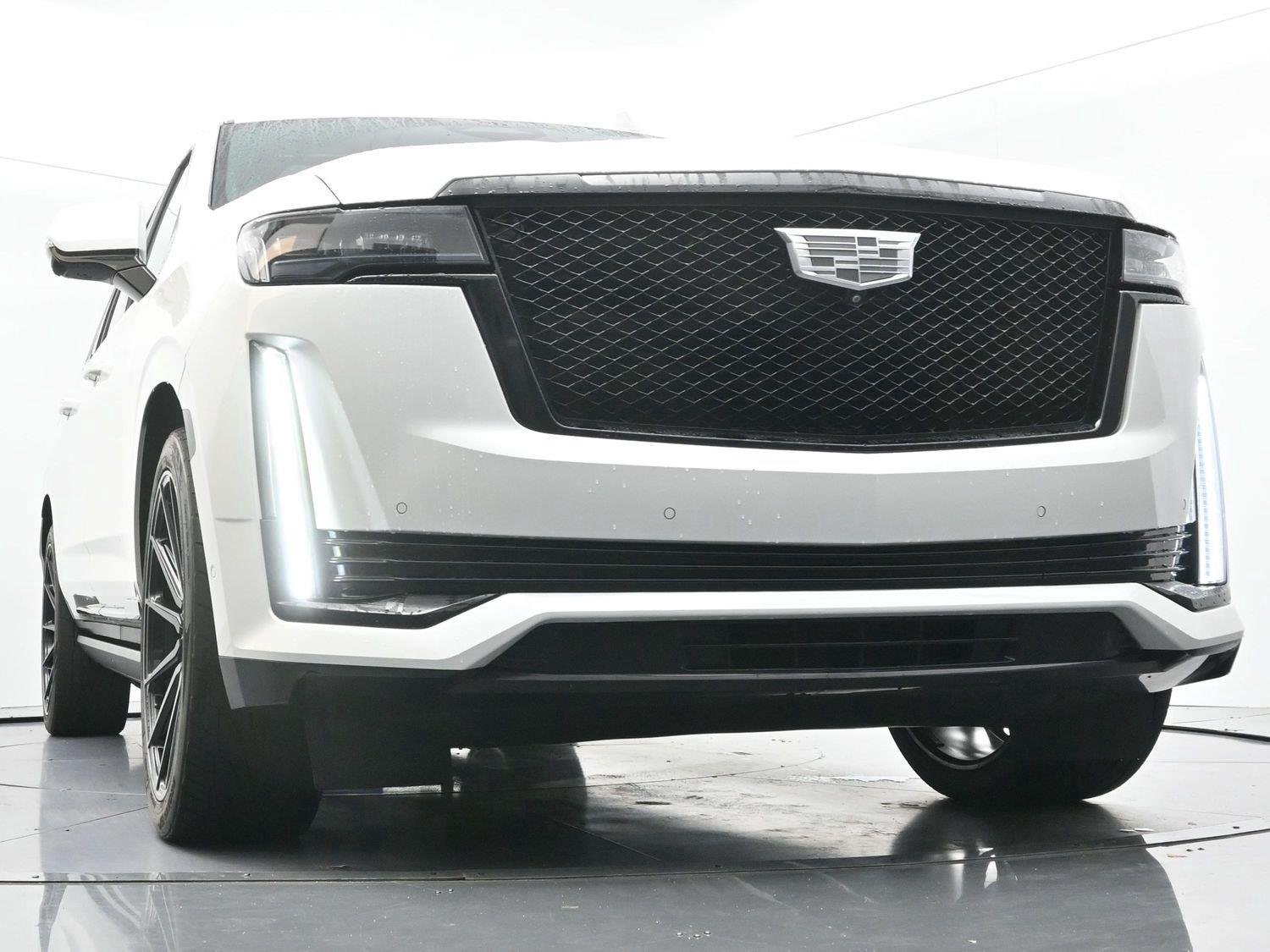 Used 2021 Crystal White Tricoat Cadillac Sport Platinum image 50