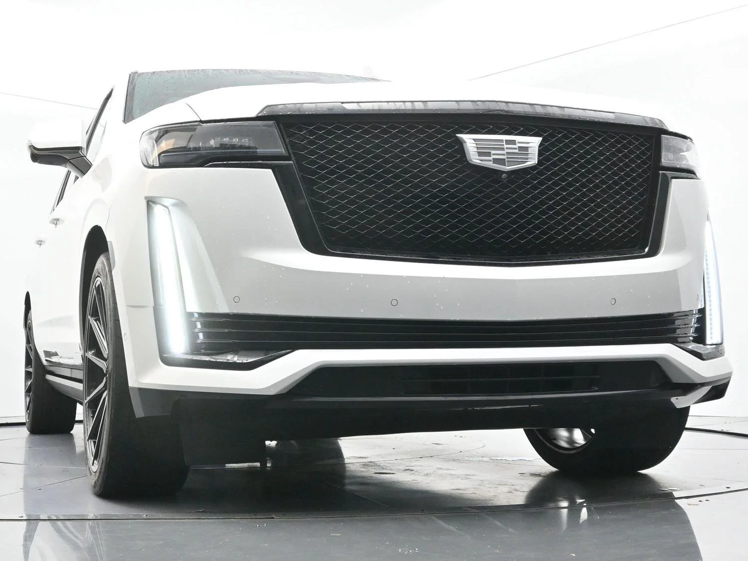 Used 2021 Crystal White Tricoat Cadillac Sport Platinum image 50