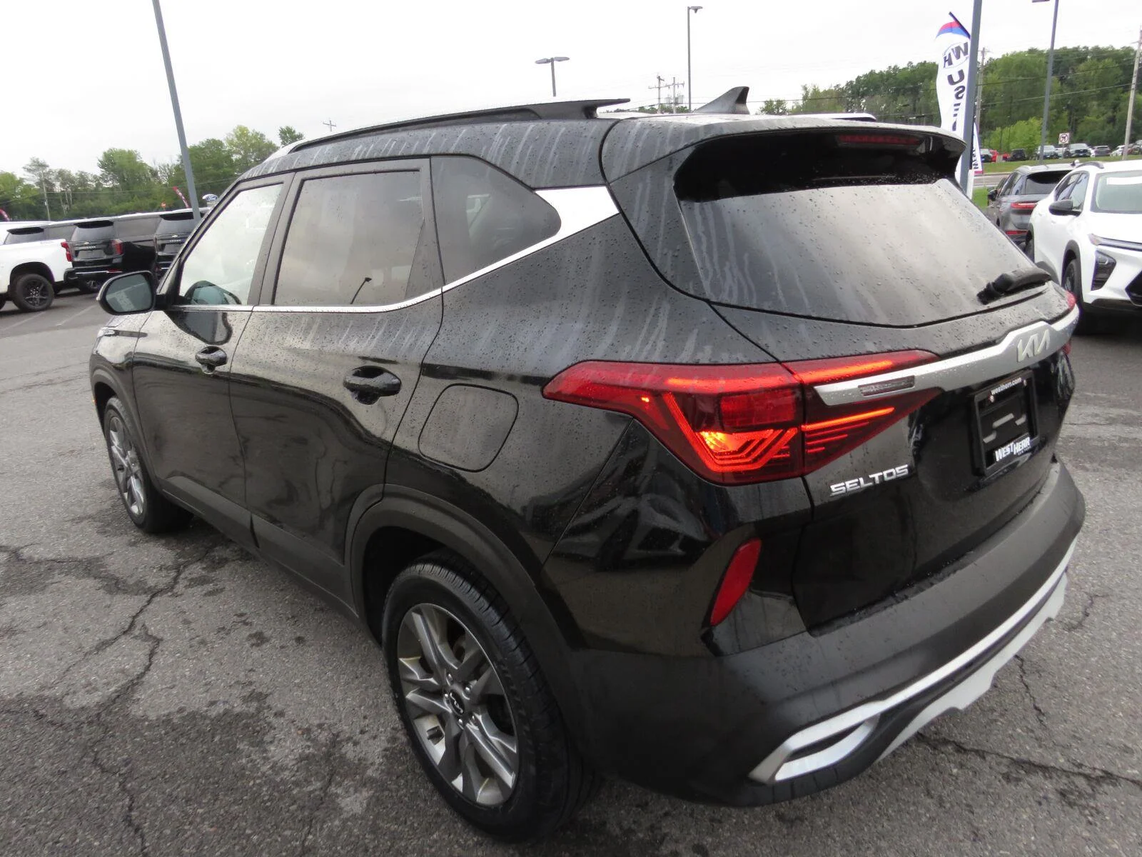 Used 2022 Cherry Black Kia S image 9