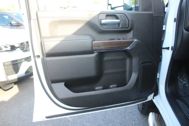 Used 2023 White Chevrolet LT image 18