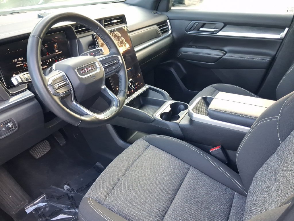 Used 2025 White GMC Elevation image 16