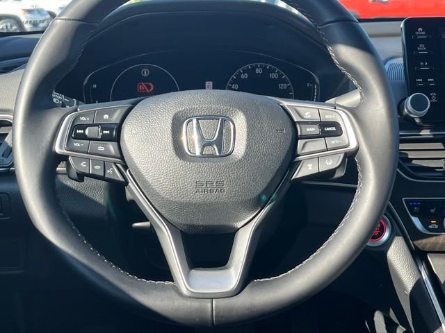 Used 2018 Lunar Silver Metallic Honda Touring image 15