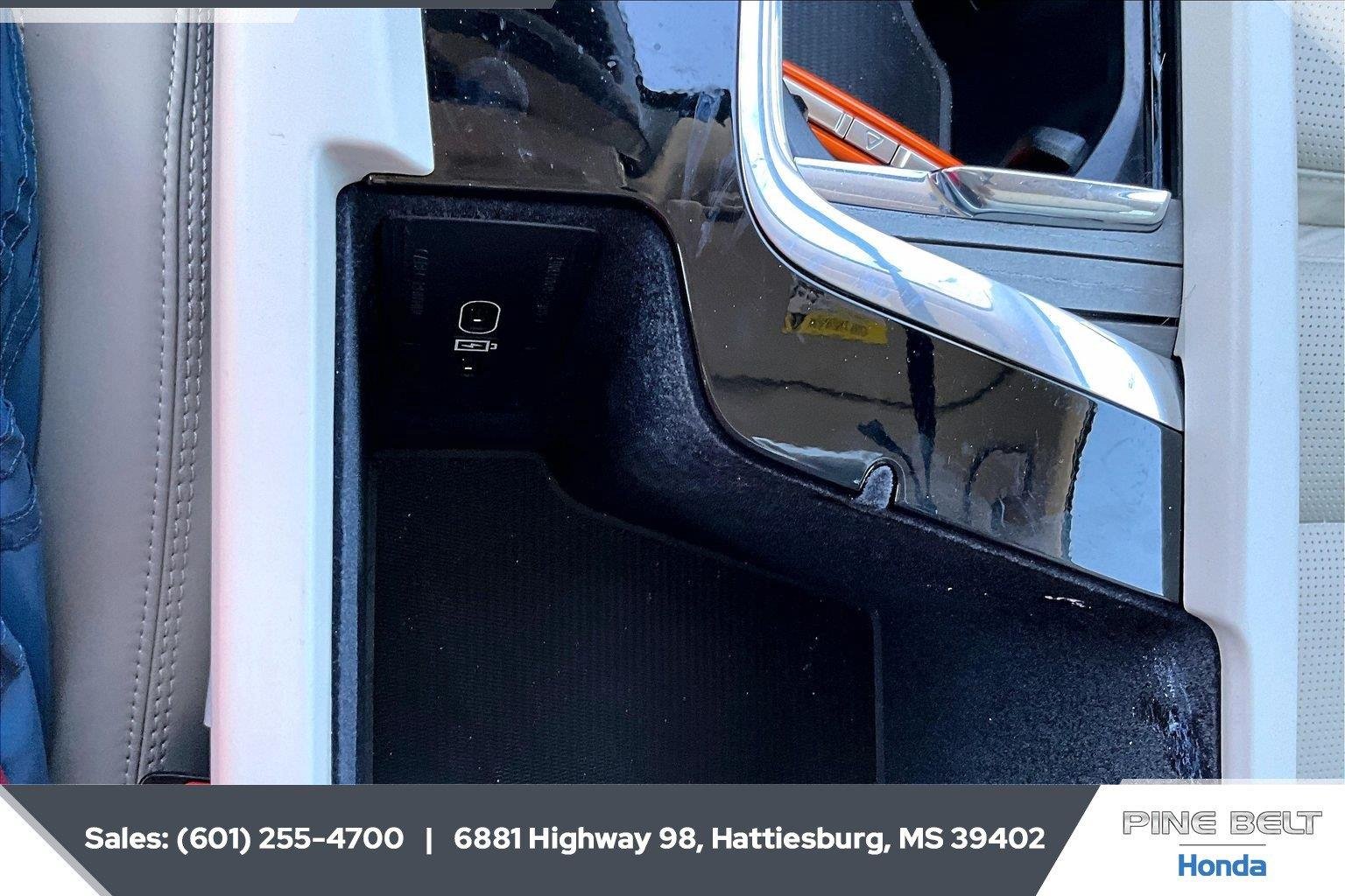 Used 2025 Onyx Black Metallic Volvo Ultra image 24