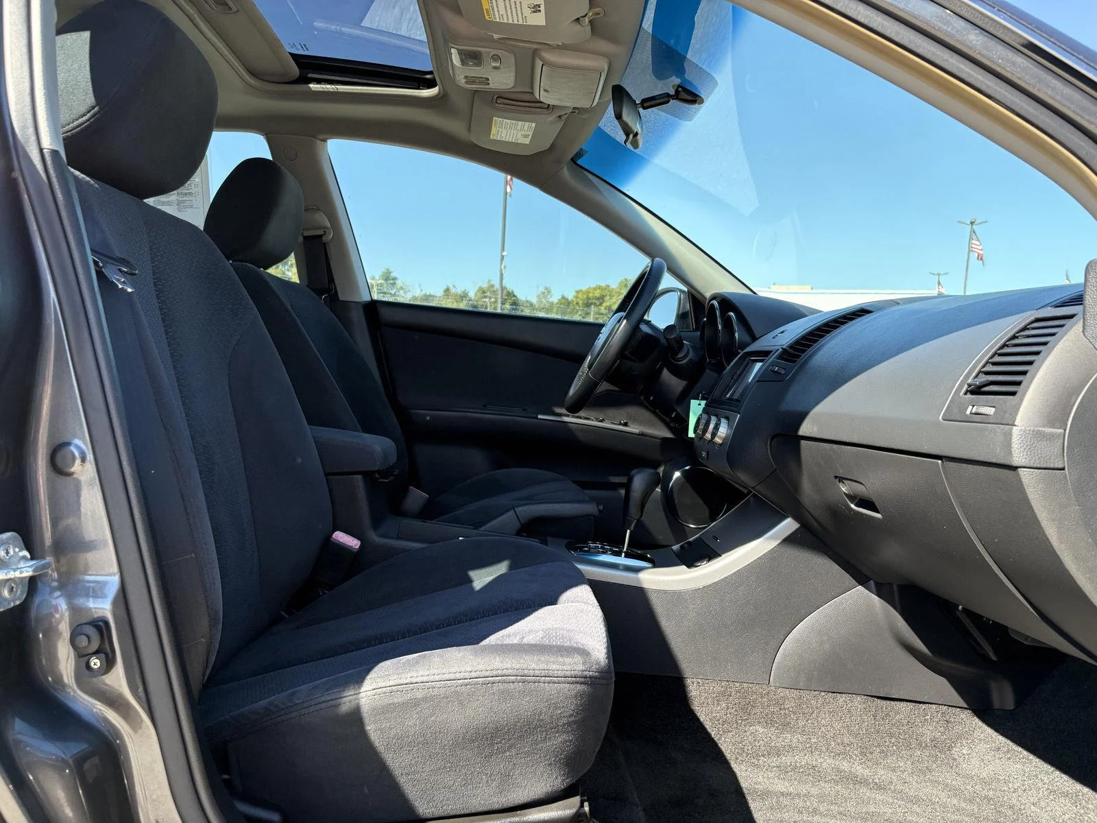 Used 2005 Smoke Metallic Nissan 3.5 SE image 12