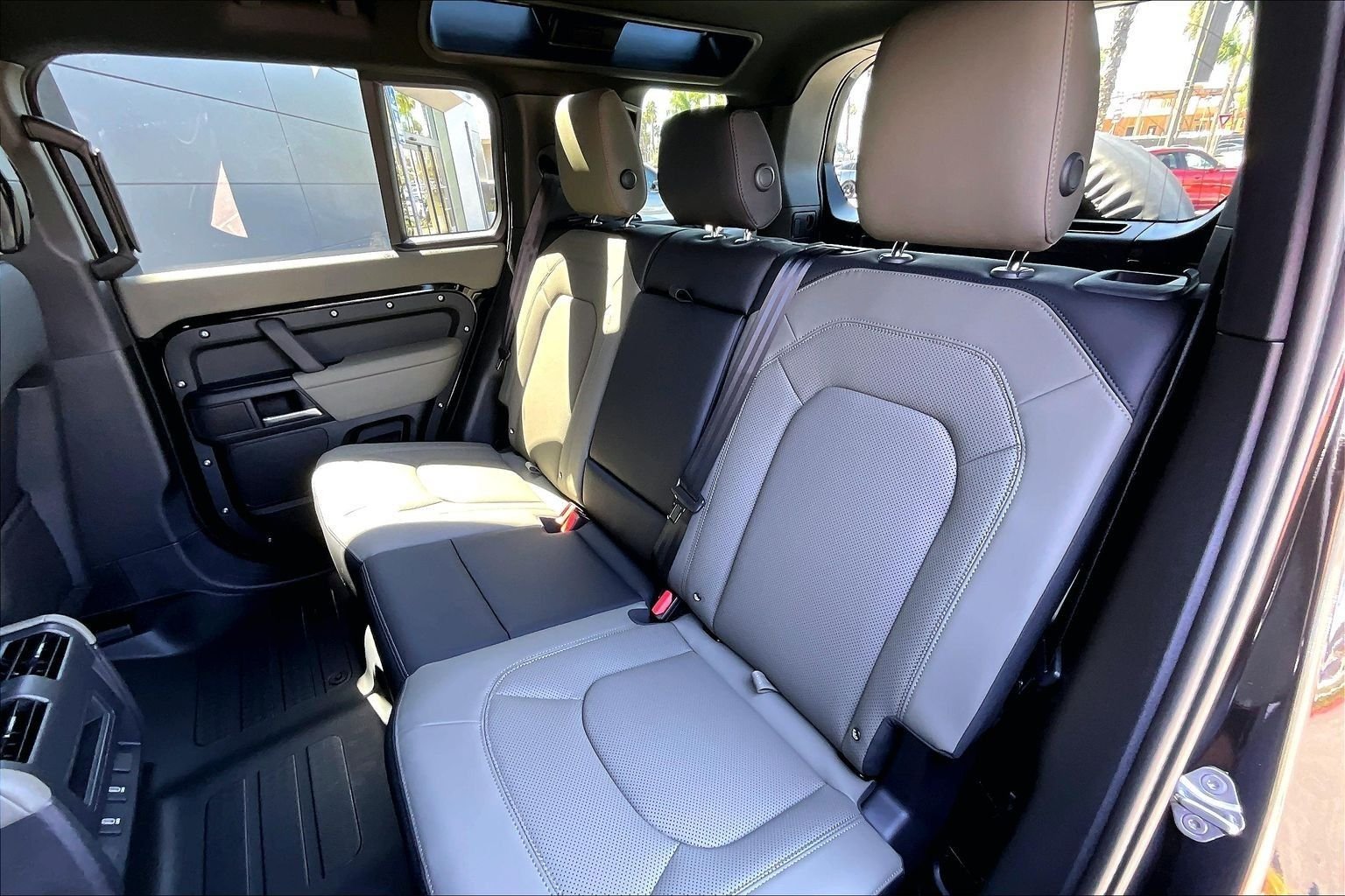 New 2026 Santorini Black LAND ROVER S image 10