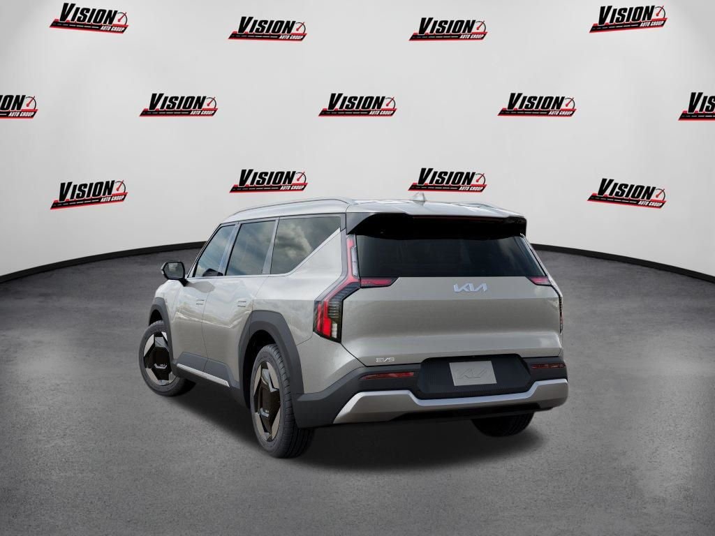 New 2026 Ivory Silver Kia Wind AWD image 4