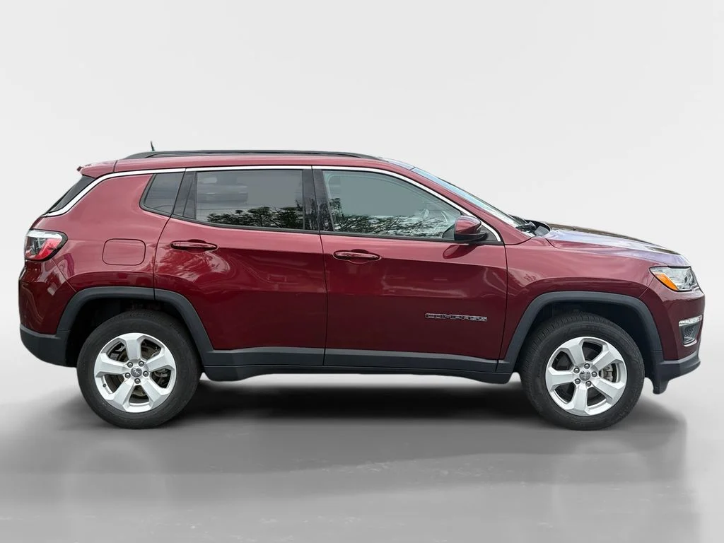 Used 2021 Velvet Red Pearlcoat Jeep Latitude image 3