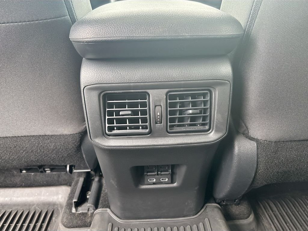 Used 2025  Toyota XLE image 18