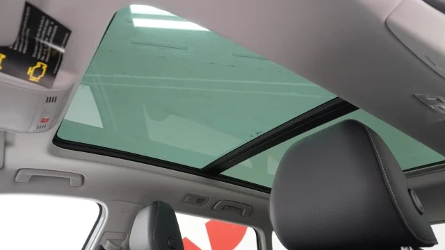 New 2026 Pure White w/Deep Black Roof Volkswagen SE Black image 33