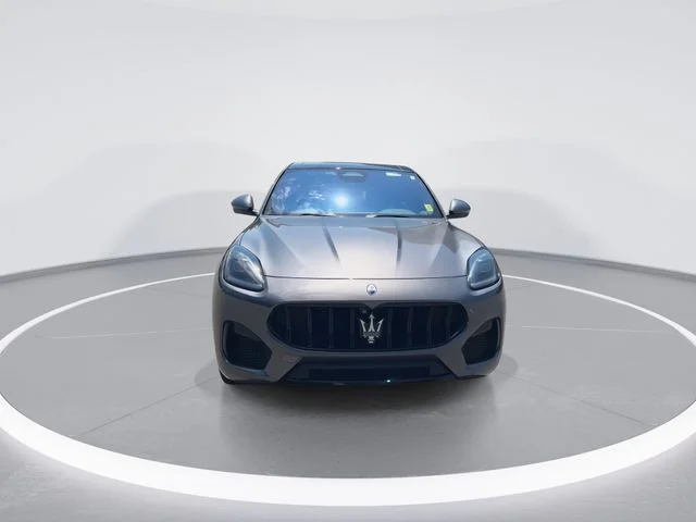 Used 2023  Maserati Modena image 3