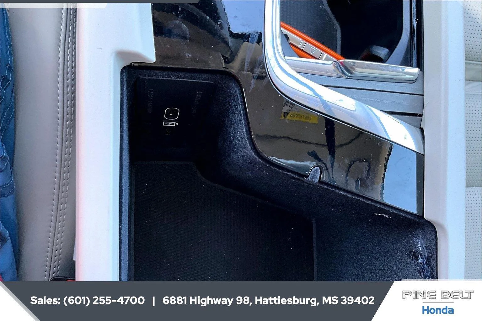 Used 2025 Onyx Black Metallic Volvo Ultra image 24