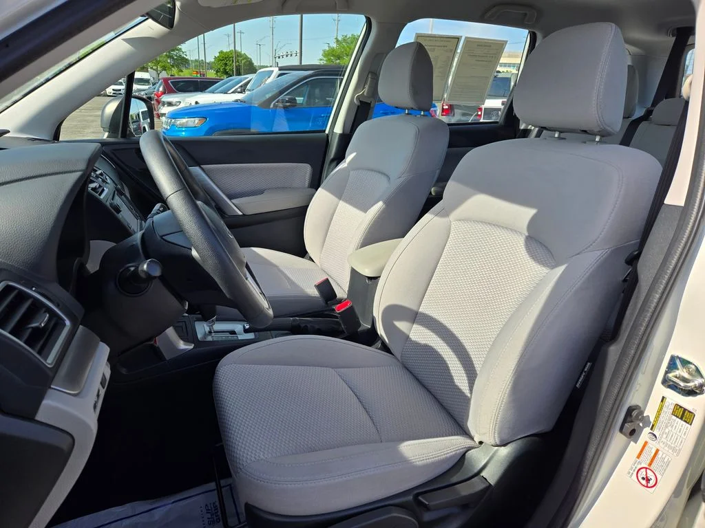 Used 2018 White Subaru 2.5i image 16