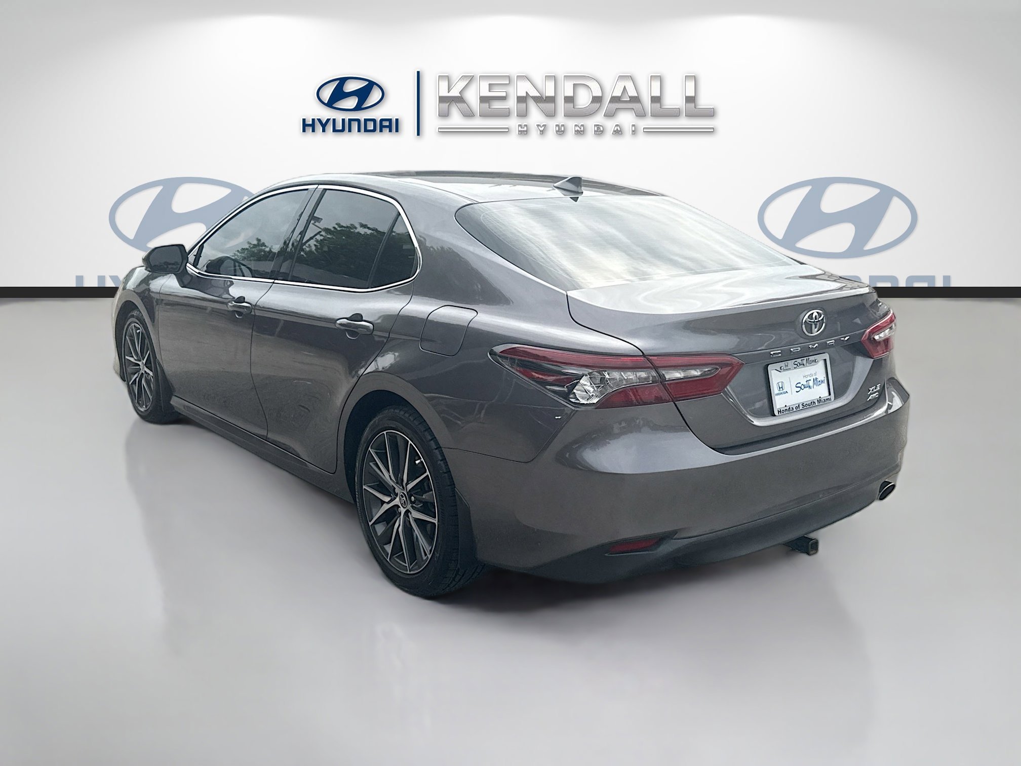Used 2023 Predawn Gray Mica Toyota XLE image 4