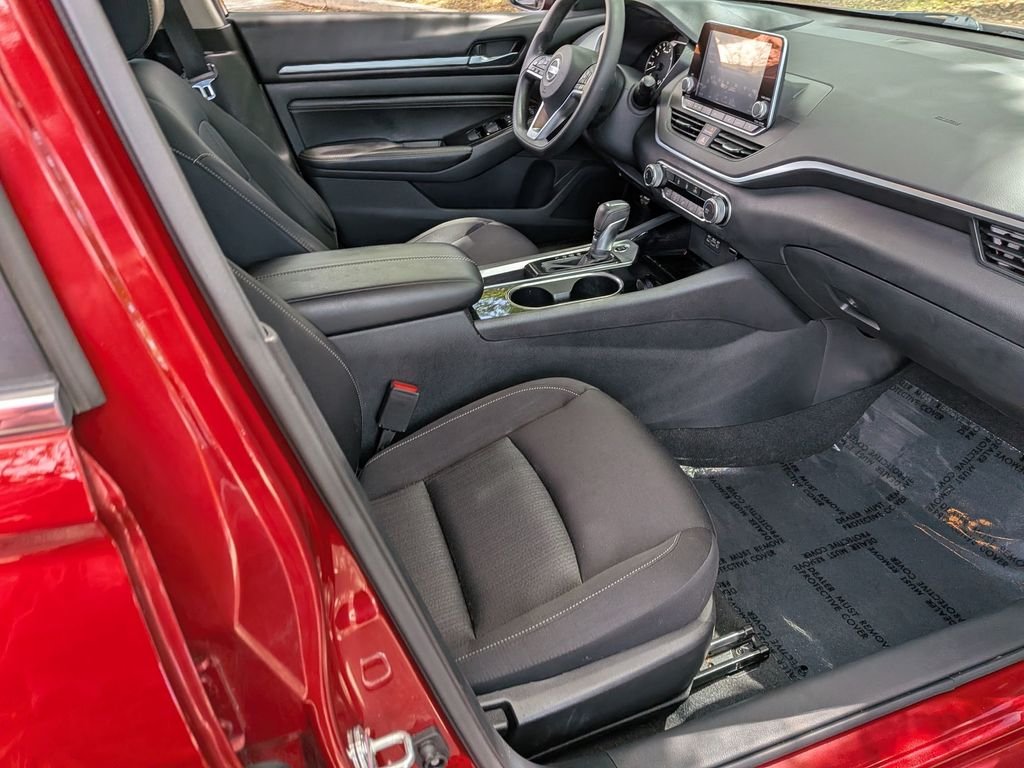 Used 2021 Red Nissan 2.5 SV image 29