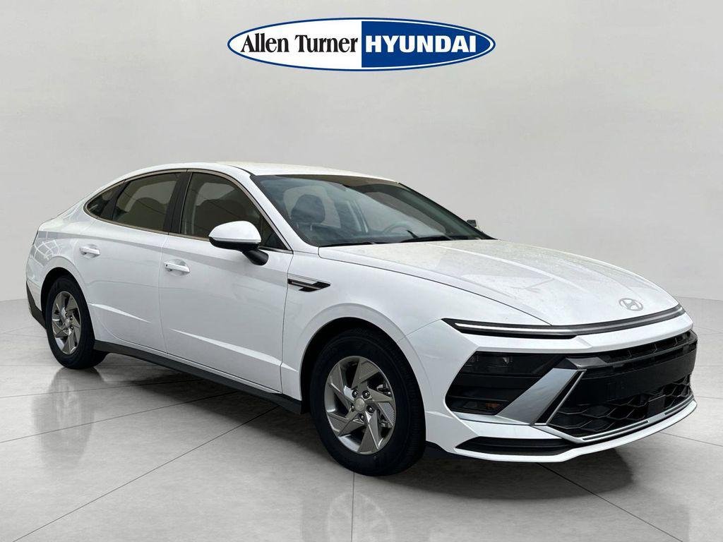 New 2026 Serenity White Hyundai SE image 2