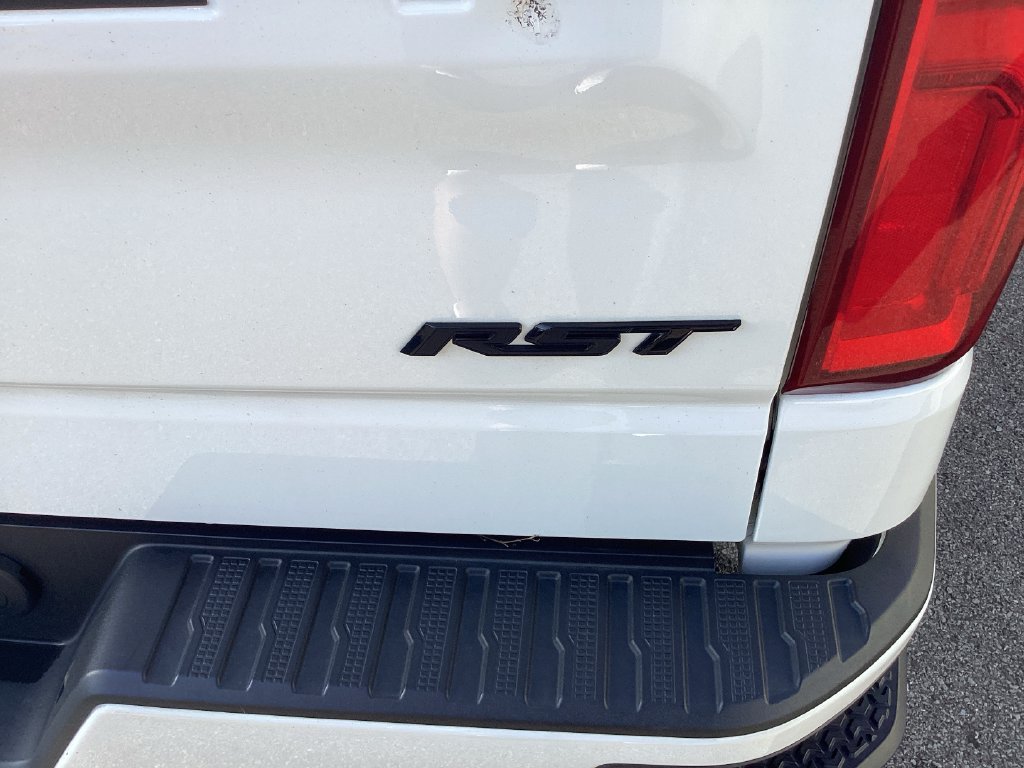 Used 2021 SUMMIT WHITE Chevrolet RST image 19