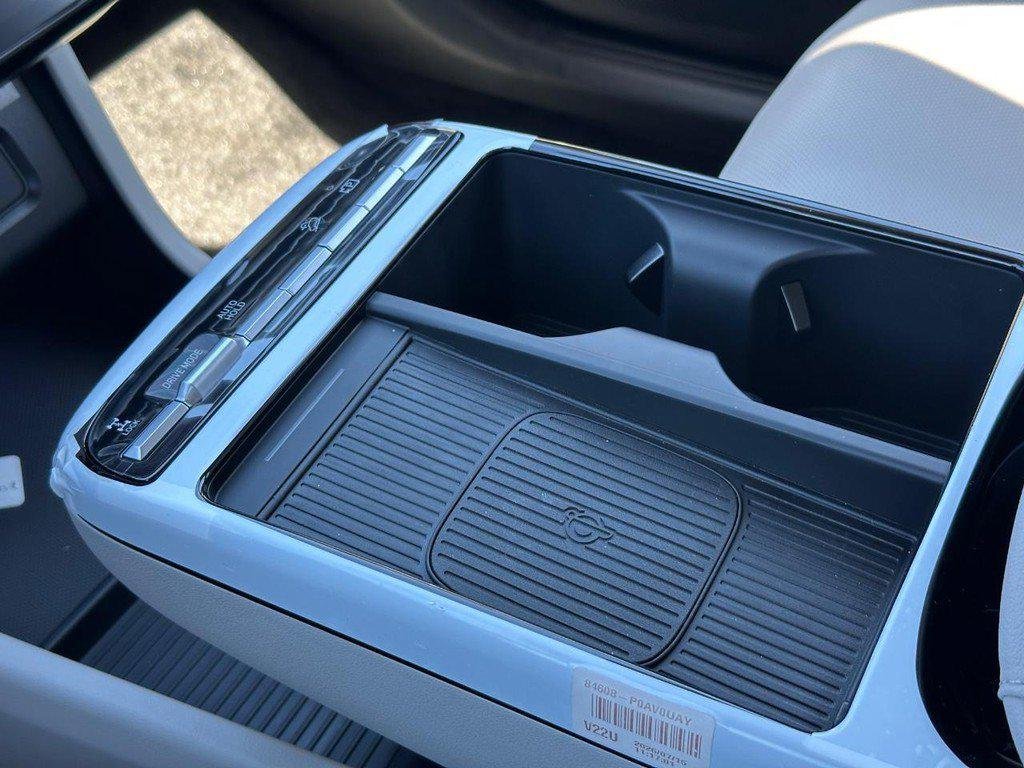 New 2026 White Hyundai SEL Convenience image 13