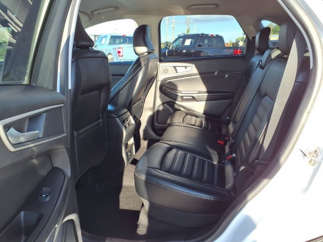 Used 2024  Ford SEL image 19