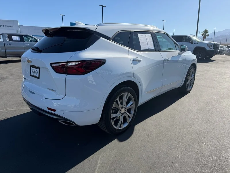 Used 2019 SUMMIT WHITE Chevrolet Premier image 3