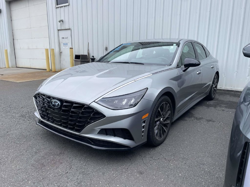 Used 2020 Silver Hyundai SEL Plus image 3