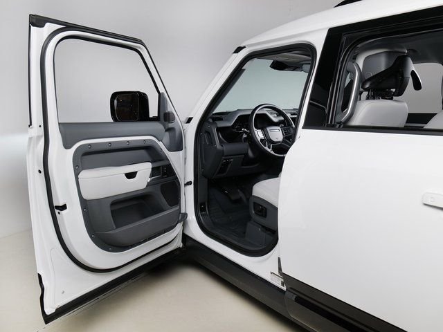 New 2026 Fuji White Land Rover X-Dynamic SE image 25