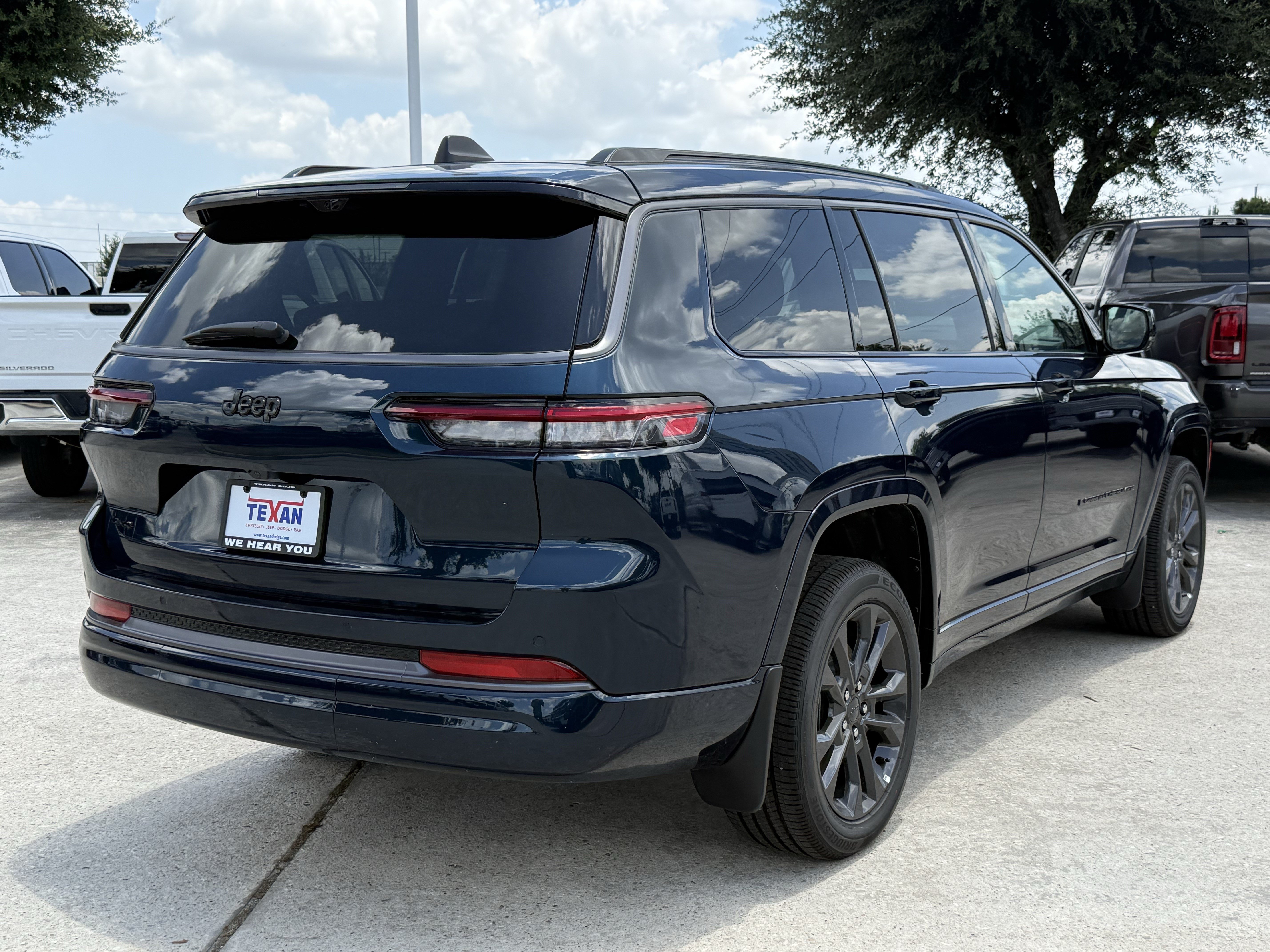 New 2026 Fathom Blue Pearl-Coat Exterior Paint Jeep Limited Reserve image 4