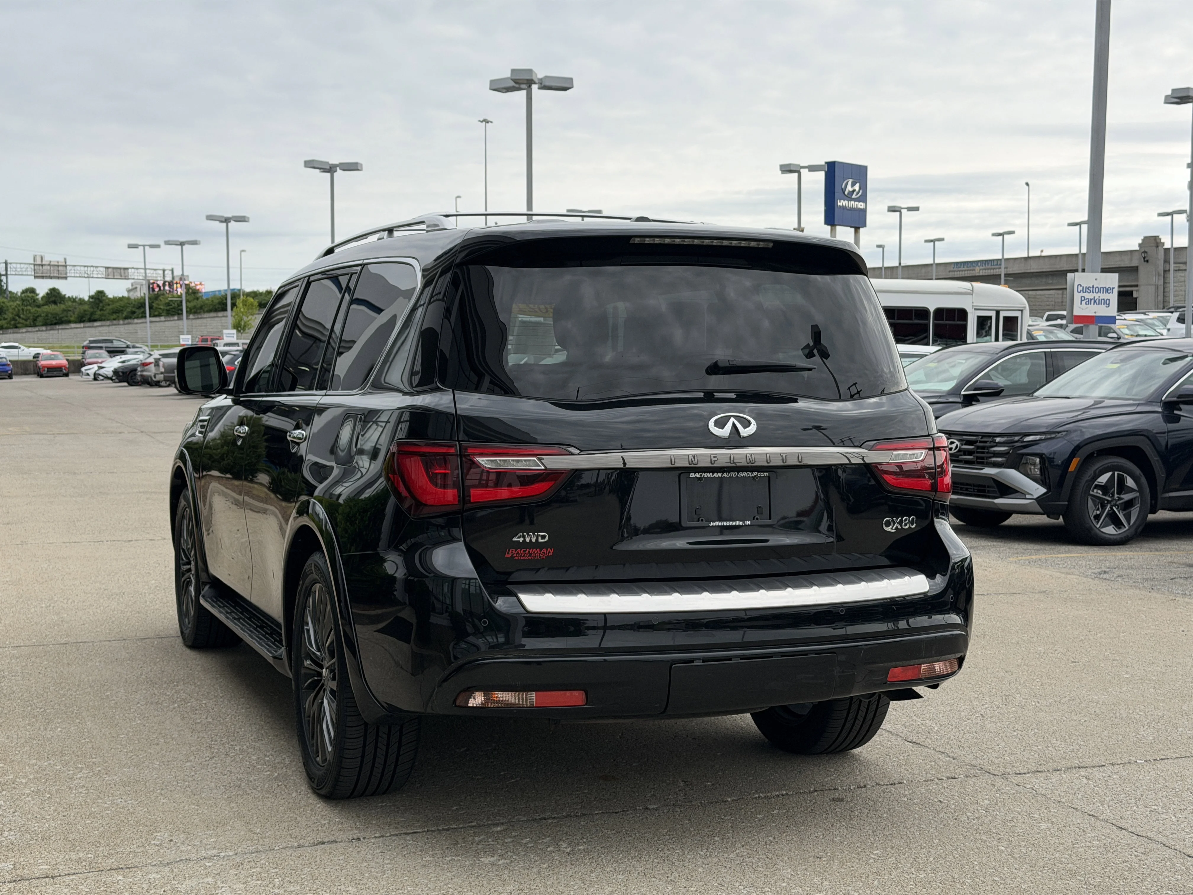 Used 2021 Mineral Black INFINITI Premium Select image 7