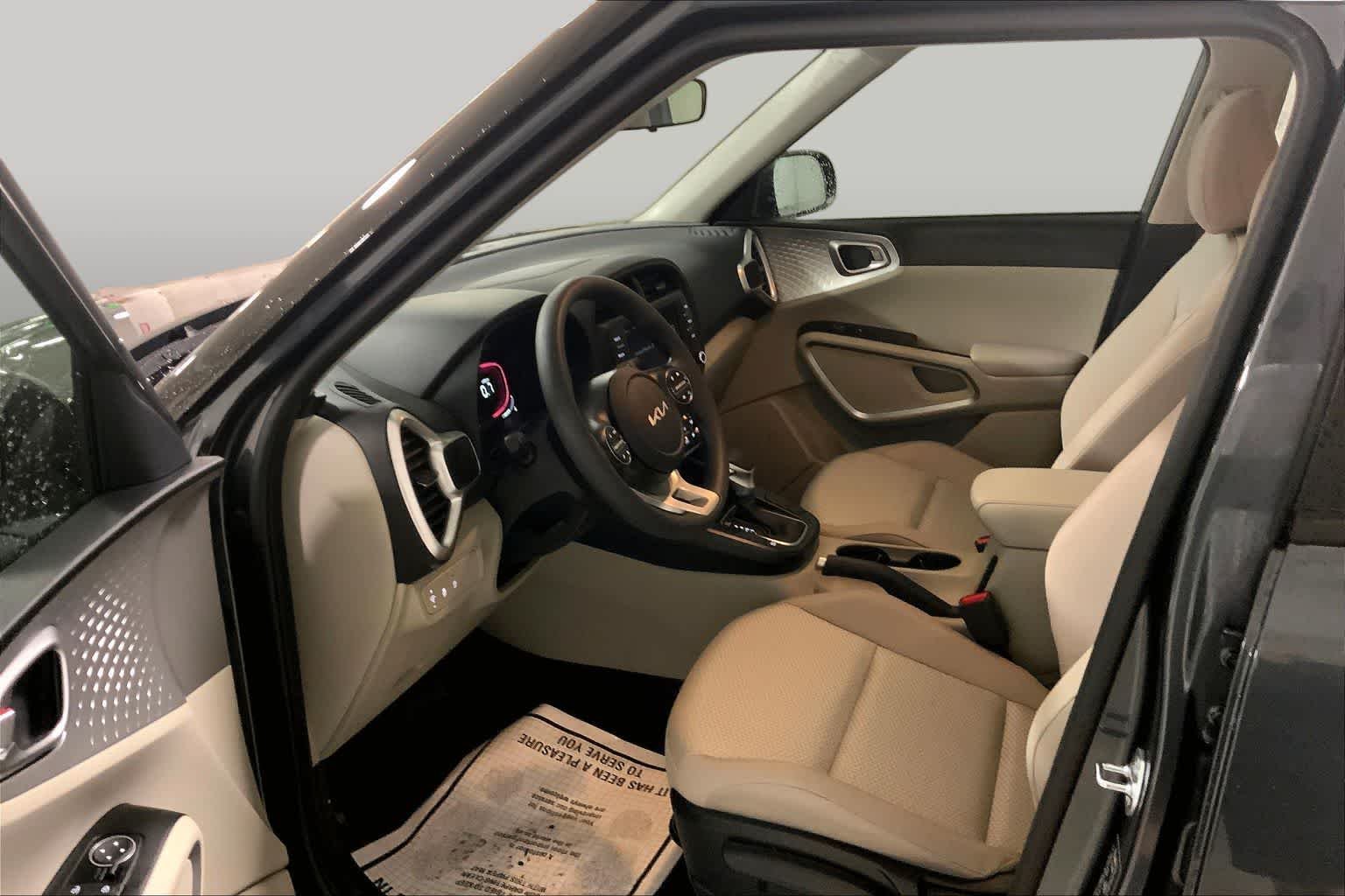 Used 2025 Gravity Gray Kia LX image 7