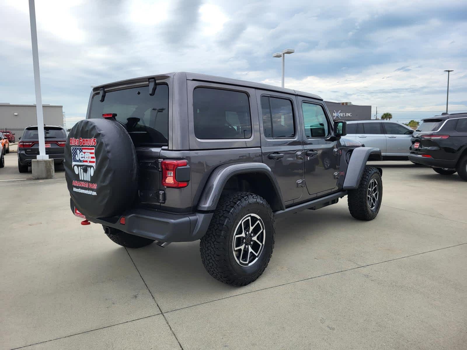 New 2026 Granite Crystal Metallic Clear-Coat Exterior Paint Jeep Rubicon image 5