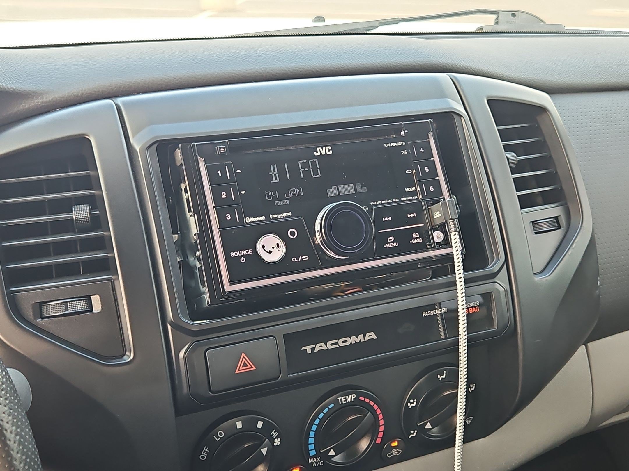 Used 2015 White Toyota BASE image 17
