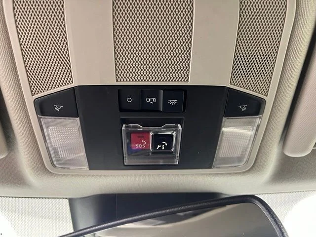 Used 2025 Lightning Blue Metallic Mitsubishi SE image 29