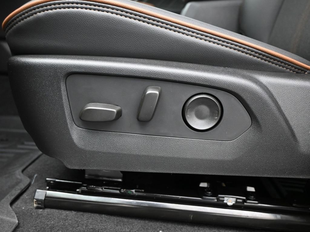 2026 GMC Canyon AT4 - Photo 13