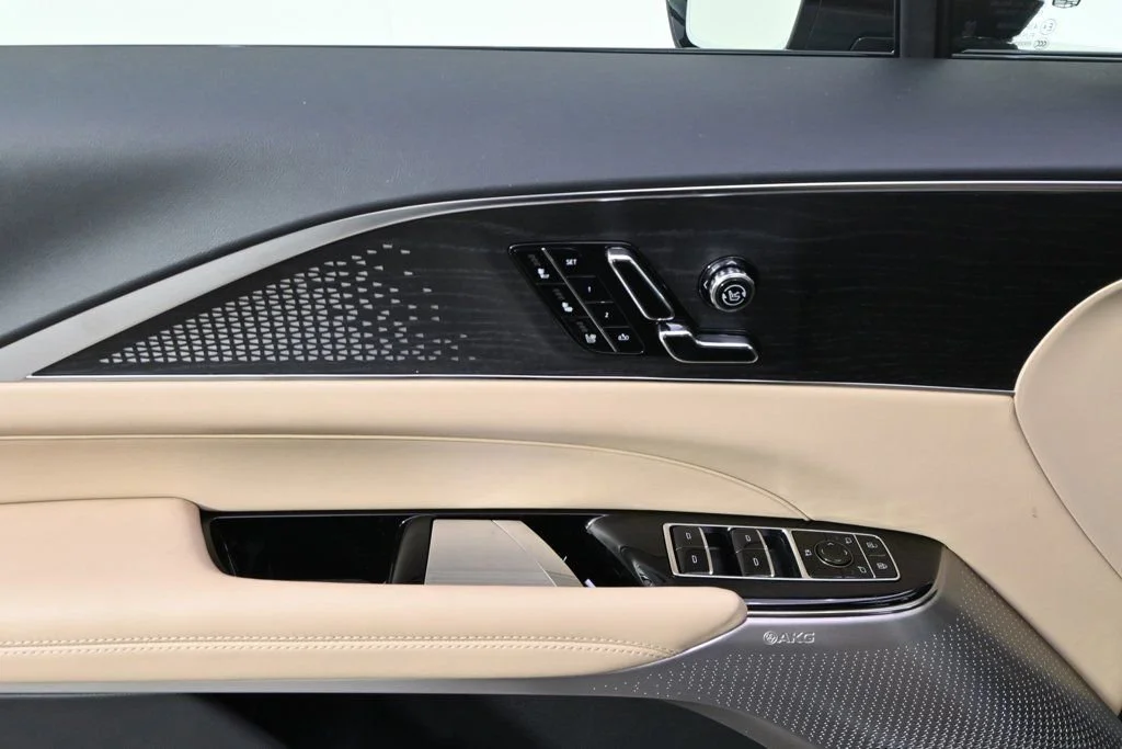 New 2025 Argent Silver Metallic Cadillac Sport 3 image 21