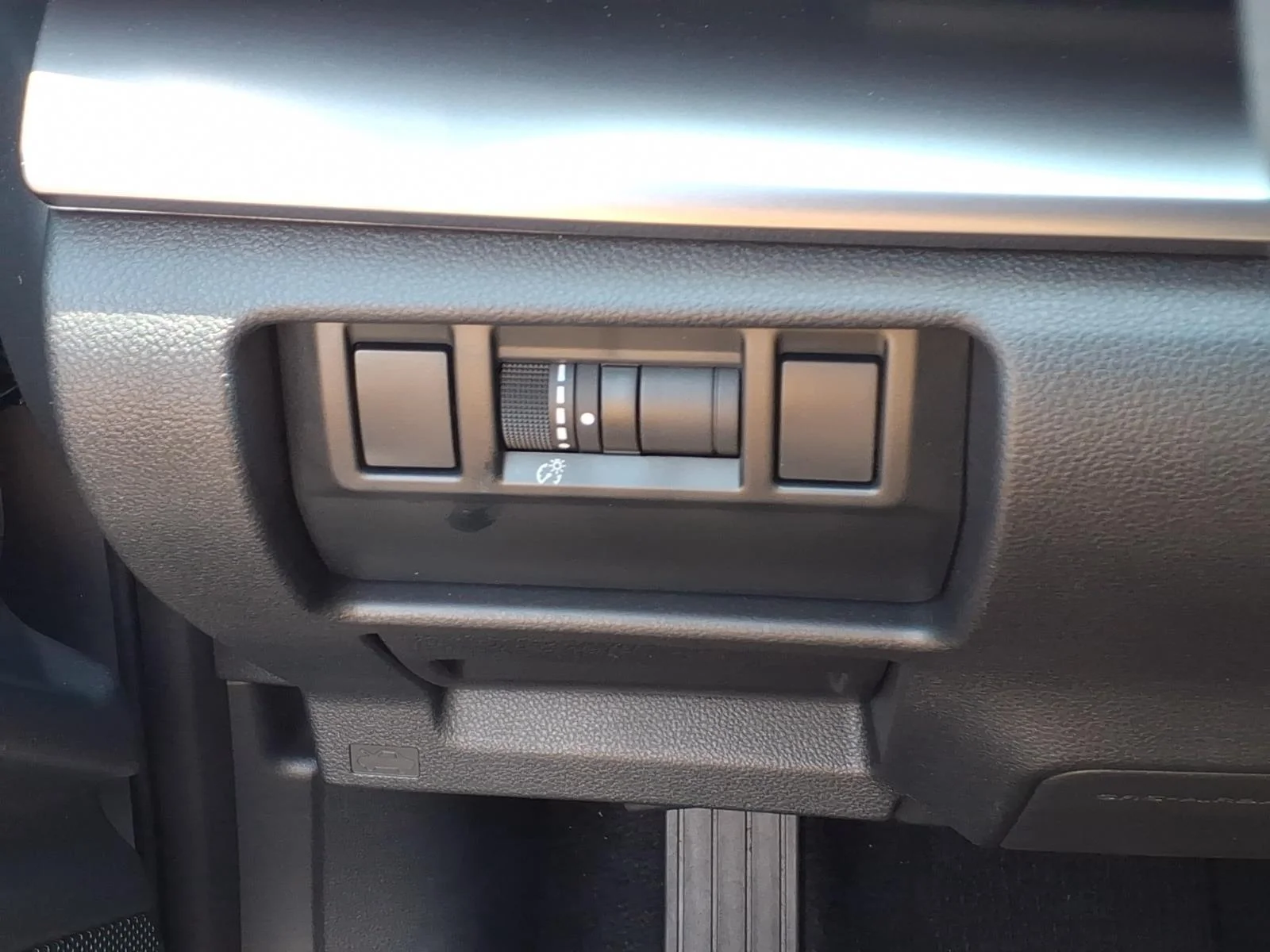 Used 2025 Ice Silver Metallic Subaru SEDAN image 22