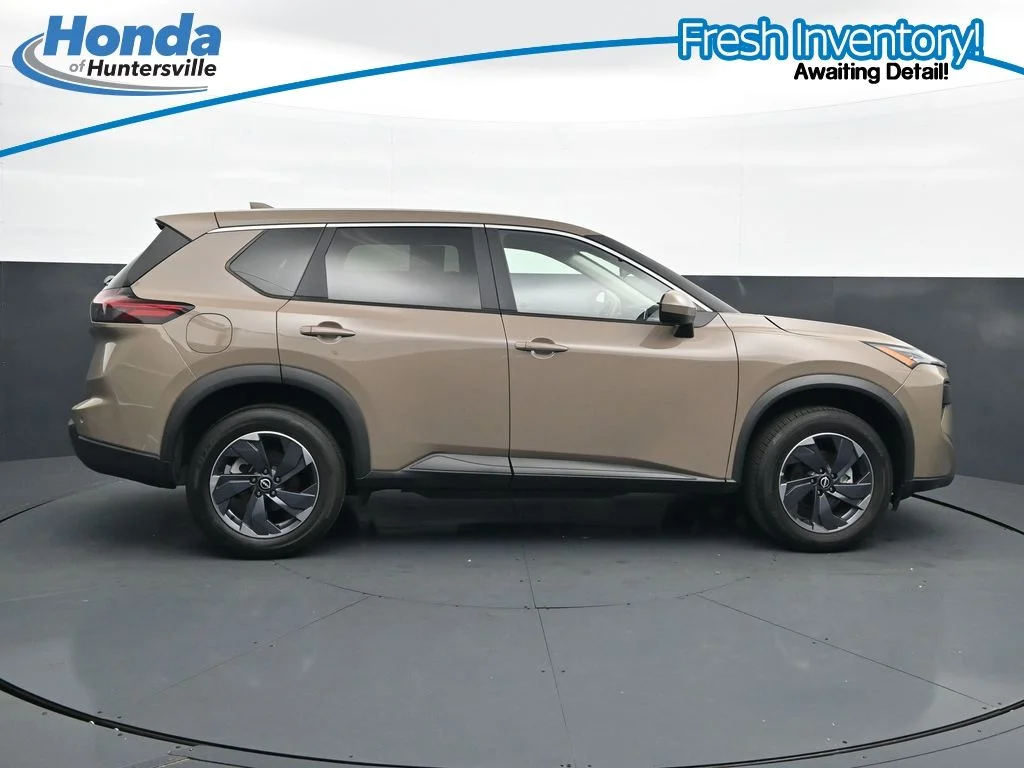 2025 Nissan Rogue SV - Photo 11